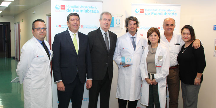 El Hospital Universitario de Fuenlabrada descubre la placa de Acreditación QH+ 2 estrellas de la Fundación IDIS por su esfuerzo en la mejora de la calidad asistencial